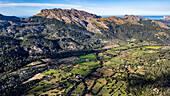 Luftaufnahme des schönen Tals hinter Pollenca, Mallorca, Balearen, Spanien, Mittelmeer, Europa