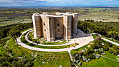 Luftaufnahme des Castel del Monte, UNESCO-Welterbestätte, Apulien, Italien, Europa