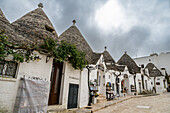 Trulli-Häuser in Alberobello, UNESCO-Weltkulturerbe, Apulien, Italien, Europa