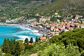 Ein Blick auf die Seestadt Levanto, Ligurien, Italien, Europa