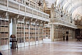 Die Mafra-Palastbibliothek, eine der wichtigsten Bibliotheken Europas, im Mafra-Nationalpalast, UNESCO-Weltkulturerbe, Region Lissabon, Portugal, Europa