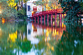 Ikonische rote Brücke in Hanoi, Vietnam, Indochina, Südostasien, Asien