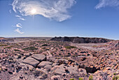 Blick auf Crystal Mesa westlich von Hamilili Point im Petrified Forest National Park, Arizona, Vereinigte Staaten von Amerika, Nordamerika