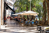 Bars auf der Plaza de la Reina (Platz der Königin), dem Hauptplatz in Valencia, Spanien, Europa