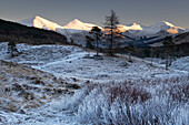 Letztes Licht auf dem Ben More und den Crianlarich Hills im Winter, Loch Lomond and Trossachs National Park, Schottische Highlands, Schottland, Vereinigtes Königreich, Europa