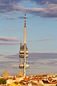 Fernsehturm in Zizkov bei Sonnenuntergang, Prag, Tschechische Republik (Tschechien), Europa