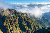 Berge um den Gipfel des Pico do Arieiro, Santana, Madeira, Portugal, Atlantik, Europa