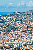 Blick von oben auf Funchal an einem sonnigen Tag, Madeira, Portugal, Atlantik, Europa