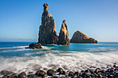 Felsformation am Strand Praia da Ribeira da Janela, Ribeira da Janela, Porto Moniz, Madeira, Portugal, Atlantik, Europa