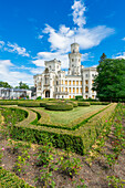 Fassade des Staatsschlosses von Hluboka und Park, Hluboka nad Vltavou, Südböhmische Region, Tschechische Republik (Tschechien), Europa