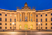 Humboldt Universitätsbibliothek in der Dämmerung, Berlin, Deutschland, Europa