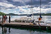 Boote auf dem Orta-See, Orta, Bezirk Novara, Italienische Seen, Piemont, Italien, Europa