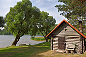 Traditionelle Sauna am Rande des Lusiai-Sees in Paluse, Aukstaitija-Nationalpark, Litauen, Europa