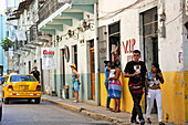 Straße im Casco Antiguo, dem historischen Viertel von Panama-Stadt, Panama-Stadt, Republik Panama, Mittelamerika