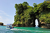 Pajaros Islet (Swan's Cay) vor der Küste von Boca del Drago auf der Insel Colon, Bocas del Toro Archipel, Republik Panama, Mittelamerika