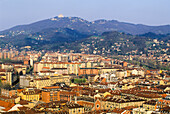 Blick auf die Ostseite mit der Basilika von Superga im Hintergrund, Turin, Region Piemont, Italien, Europa