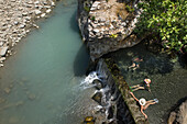 Heiße Quellen in der Langarice-Schlucht, Fluss Vjosa (Vjose), Albanien, Europa