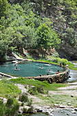 Heiße Quellen in der Langarice-Schlucht, Fluss Vjosa (Vjose), Albanien, Europa