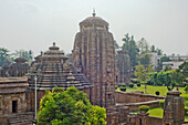 Der Lingaraja-Tempelkomplex aus dem 11. Jahrhundert, der der Hindu-Gottheit Shiva gewidmet ist, in Bhubaneswar, Spitzname: Stadt der Tempel, Bhubaneswar, Odisha, Indien, Asien