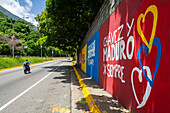 Plakatwände und Wandmalereien in den Straßen von Caracas, die für die Wahl von Präsident Nicolas Maduro in Venezuela werben