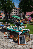 Straße und Flohmarkt in Aveiro, Portugal