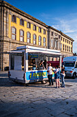 Fest des Heiligen Johannes von Porto (Festa de Sao Joao do Porto ) während der Mittsommernacht am 23. Juni (Johannisnacht) in der Stadt Porto, Portugal