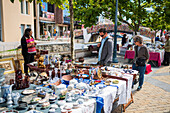 Straße und Flohmarkt in Aveiro, Portugal