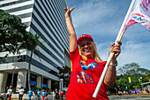 Abschluss des Wahlkampfs in Venezuela. Anhänger von Präsident Nicolas Maduro spazieren am letzten Tag des Wahlkampfes durch die Stadt Caracas. Die Präsidentschaftswahlen finden am Sonntag, dem 28. Juli, statt.