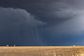 Stürmischer Himmel über Farmland