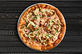 Pizza with chicken, mushrooms and herb sauce