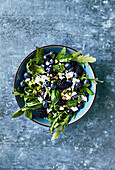 Rocket salad with berries, pistachios and goat's cheese