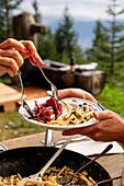 Pasta mit Pilzen und Radicchiosalat