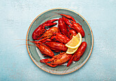 Boiled crayfish with lemon slices