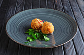 Deep-fried mozzarella balls with bacon