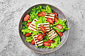 Salad with grilled halloumi and cherry tomatoes