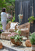  Boho style on the terrace Hydrangea, primrose, sweet alyssum, &#39;Pink Panther&#39; spurge, yarrow, silver rain, spurge &#39;Athene&#39; 