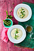 Cream of asparagus soup with pea extract