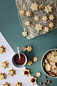 Preparing Linzer stars