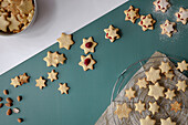 Preparing Linzer stars