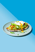 Avocado toast with egg and crispy bacon from the Airfryer