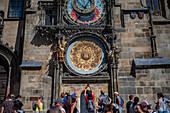 Astronomische Uhr im Altstädter Rathausturm in Prag