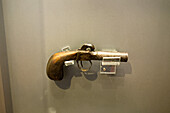 Eine Perkussionsverschluss-Derringer-Pistole im Historischen Provinzmuseum Juan Lavalle, San Salvador de Jujuy, Argentinien