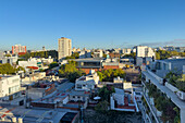 Blick von der Dachterrasse eines Hotels nach Südosten über Palermo. Palermo, Buenos Aires, Argentinien