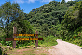 Schild am Westeingang des Calilegua-Nationalparks an der Provinzstraße 83 in der Provinz Jujuy, Argentinien