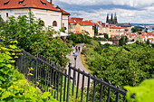 Blick auf die Prager Skyline und den Veitsdom vom Grande Classic Panorama aus