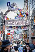 View of Takeshita-dori (Takeshita Street), a pedestrian shopping street lined with fashion boutiques, cafes and restaurants in Harajuku, Tokyo, Japan.