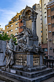 Aufwändige Gedenkstätte für Virgilio M. Tedin, einen ehemaligen Bundesrichter, auf dem Friedhof von Recoleta, Buenos Aires, Argentinien