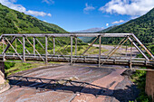 Viejo Puente de Mal Paso oder die alte Mal Paso-Brücke über den Rio Escoipe im Valle de Lerma bei Salta, Argentinien