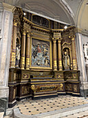 Altaraufsatz in einer Seitenkapelle der Basilika Unserer Lieben Frau vom Rosenkranz und des Klosters Santo Domingo in Buenos Aires, Argentinien. Auch Santo-Domingo-Kloster genannt