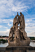 Statue der Heiligen Kyrill und Method auf der Karlsbrücke, Prag, Tschechische Republik